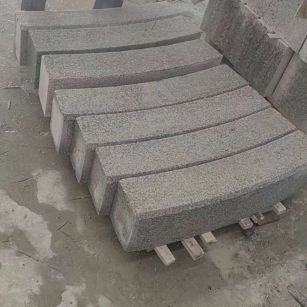 天津芝麻白弧形路牙石