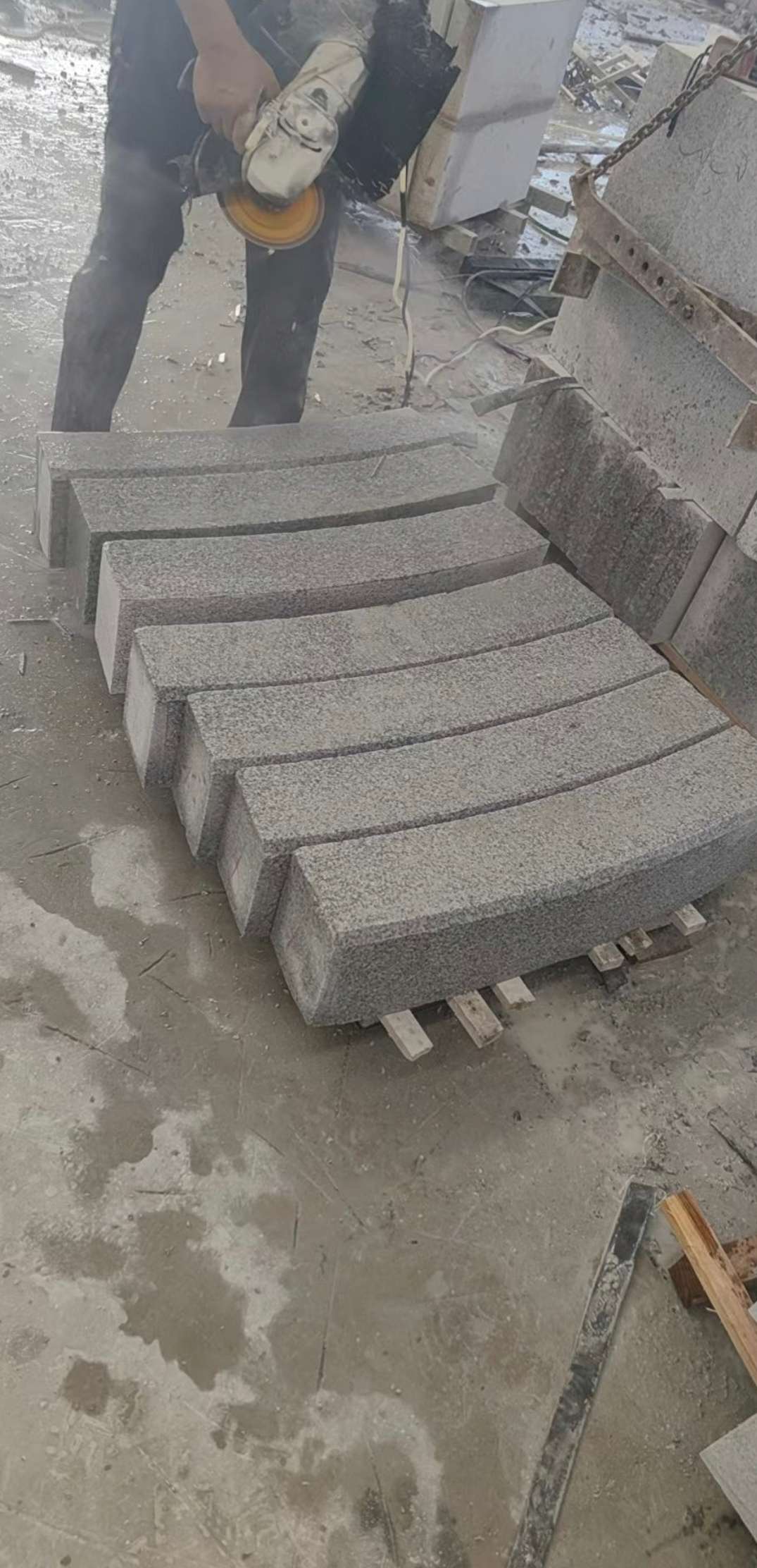 天津芝麻白弧形路牙石